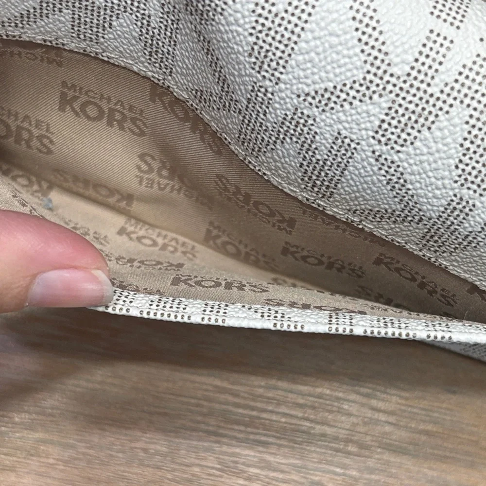Michael Kors White and Gold Logo Wallet - Picture 7 of 10